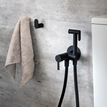 Ducha Higiénica Magnet con Agua Fría y Caliente color Negro Mate Ramon Soler